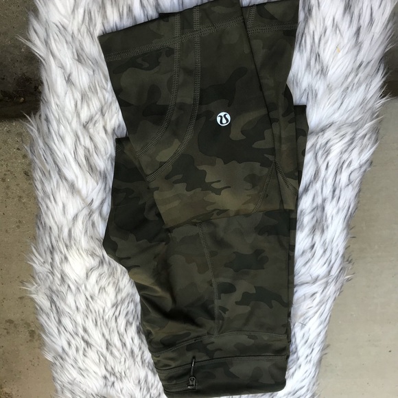 Lululemon Savasana Camo Crop - Picture 4 of 4